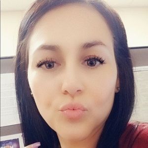 Meet your Posher, Cynthia